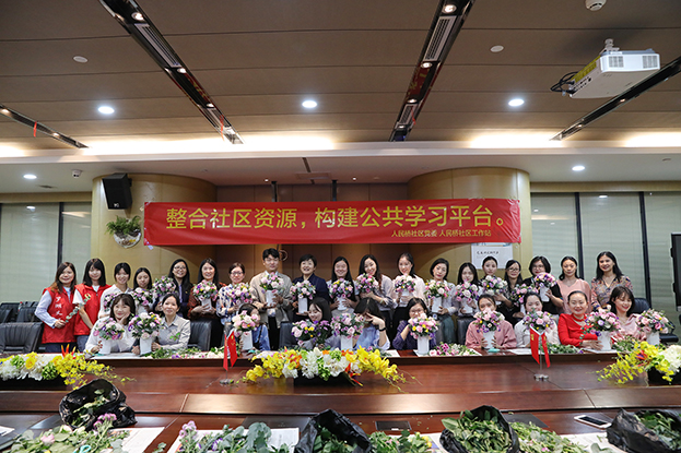 党建共建 罗湖区桂园街道人民桥社区“人人都是花艺师”插花活动走进BTY必一体育（B体育）官方网站_BTY必一体育官方网站