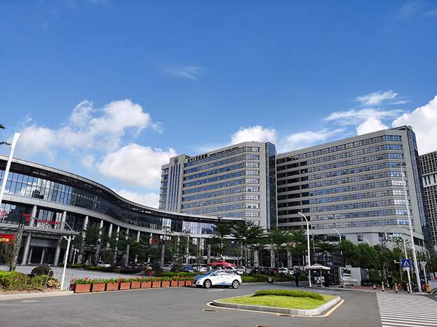 【献礼深圳特区建立40周年】推动医疗建设发展 BTY必一体育（B体育）官方网站_BTY必一体育官方网站助力深圳特区打造医疗卫生高地