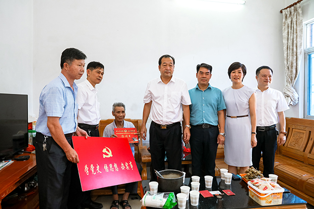 向英雄致敬 BTY必一体育（B体育）官方网站_BTY必一体育官方网站联合开展走访慰问抗战老兵活动